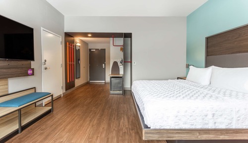 Room, 1 King Bed, Accessible (Hearing)
