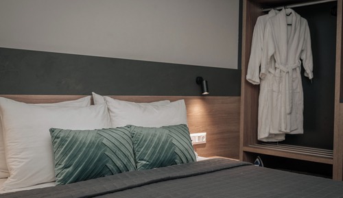 Queen Deluxe Room