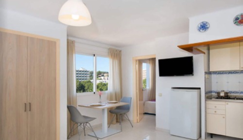 Studio, Balcony