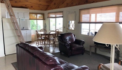 2-BR Riverfront (Top Floor)