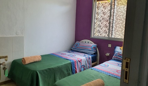 City Twin Room, Shared Bathroom