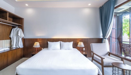 Deluxe Double Room, Pool View
