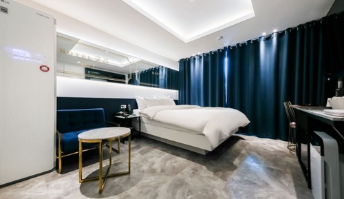 B Deluxe Room