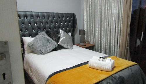 Deluxe Room (Shower only)