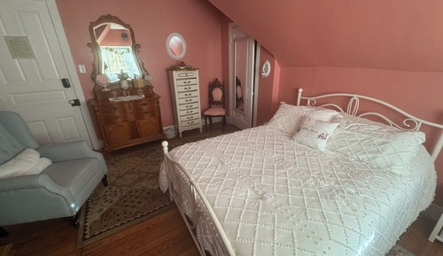 Room (Pink)