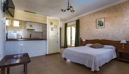 Studio, 2 Twin Beds