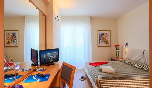 Classic Single Room, Balcony, Partial Sea View