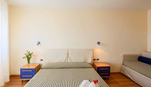 Classic Triple Room, Partial Sea View