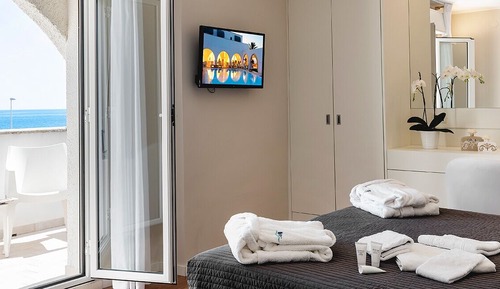Deluxe Suite, Sea View (Free Beach Access)