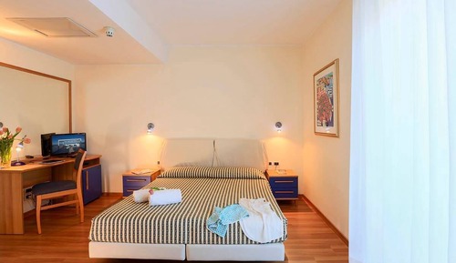 Classic Double Room, Balcony, Partial Sea View