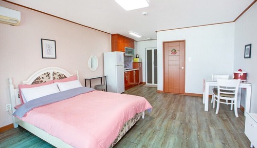 Basic Room (DongBaek)