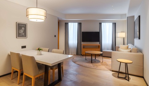 Suite, 1 King Bed