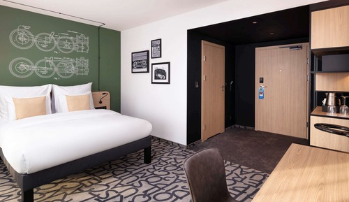 Room, 1 Queen Bed with Sofa bed