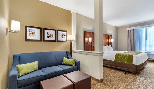Suite, 1 King Bed, Accessible, Non Smoking