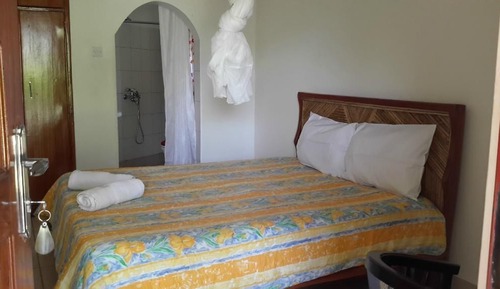 Double or Twin Room (2)