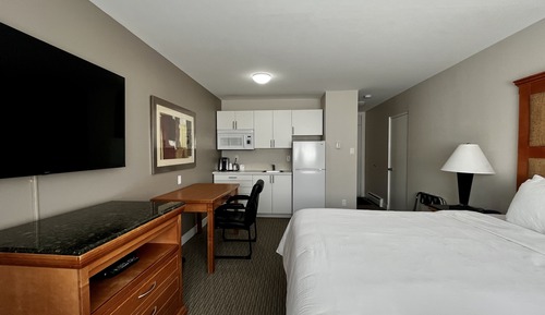 Kitchenette, 1 King Bed
