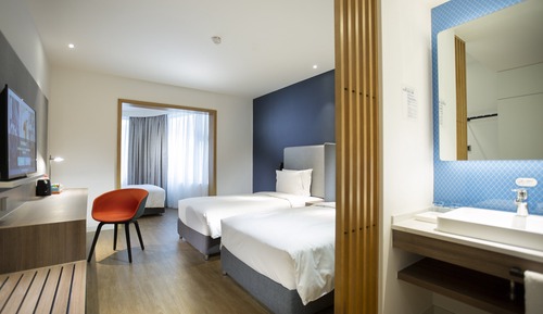Standard Room, Multiple Beds (Extra Floor Space)