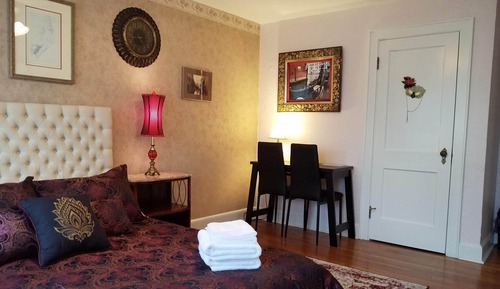 Venice (Queen room with the Shared bathroom)