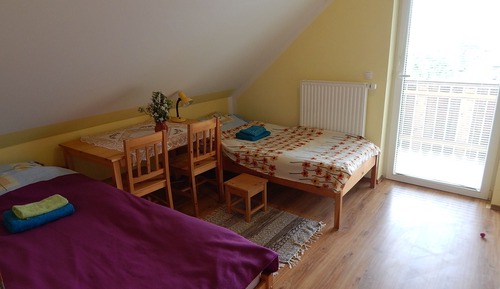 Twin Room, Shared Bathroom (2)