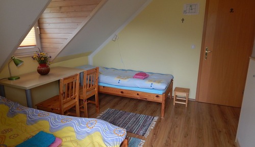 Twin Room, Shared Bathroom (1)