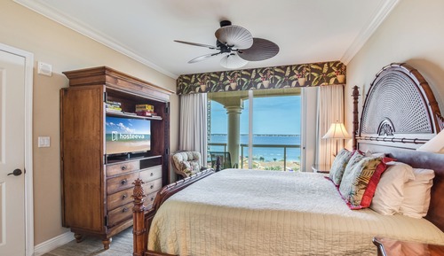 Classic Condo, 2 Bedrooms, Beach View
