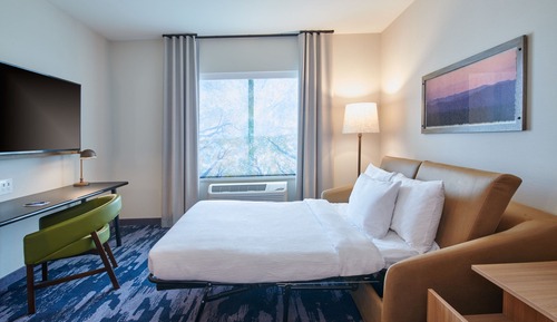 Suite, 1 King Bed (Mobility/Hearing Access, Roll-In Shwr)