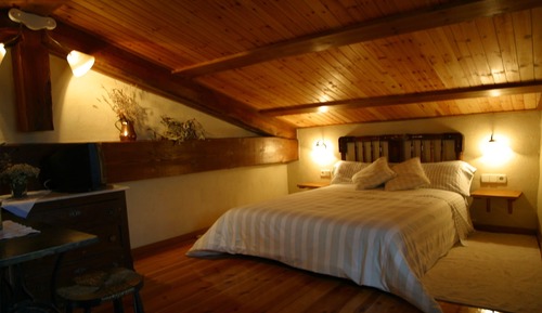 Standard Triple Room, 1 Bedroom, Ensuite, Garden View