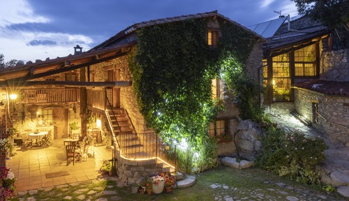Traditional Cottage, Multiple Bedrooms, Fireplace, Mountain View