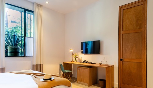 Deluxe Single Room, Bathtub