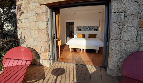 Deluxe Double Room, 1 King Bed, Pool Access, Sea View