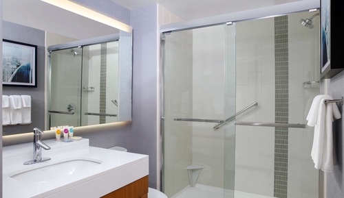 Suite, 1 King Bed with Sofa bed, Accessible, Bathtub