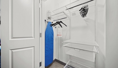 Studio, 1 King Bed with Sofa bed (Mobility Accessible, Tub)