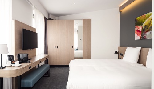 Deluxe Room, 1 King Bed, Non Smoking, Kitchenette