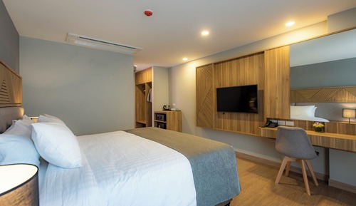 Deluxe Room, 1 Double Bed, Pool View
