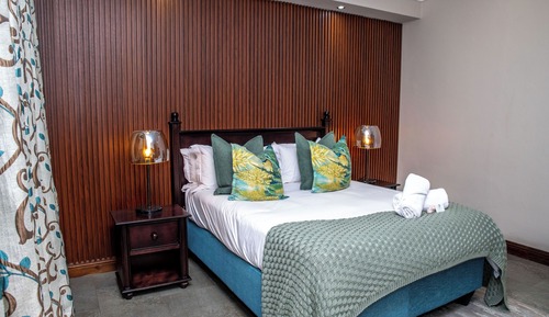 Deluxe Queen Room