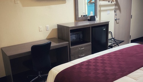 Single Room, 1 King Bed, Non Smoking, Refrigerator & Microwave