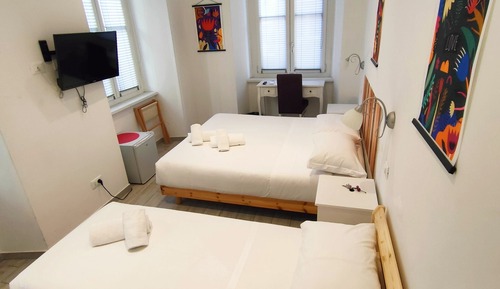 Deluxe Triple Room (Camera 2)