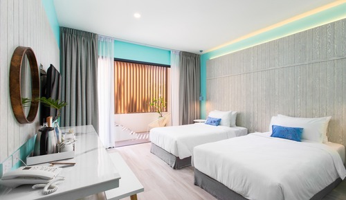Superior Twin Room with Pool Access