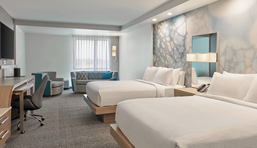 Suite, Multiple Beds (Mobility/Hearing Accessible, Tub)