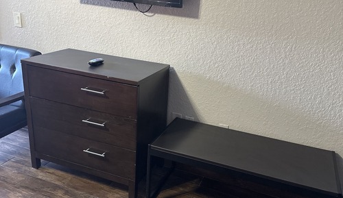 Basic Room, 1 King Bed