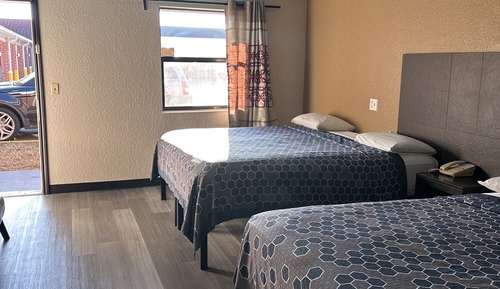 Comfort Room, Multiple Beds