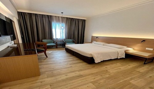 Superior Single Room, 1 Bedroom (New Renovated 1 King Size Bed)