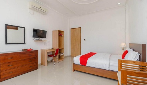 Premium Room (RedDoorz)