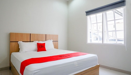 Double Room (RedDoorz)