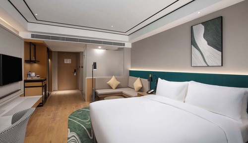 Superior Room, 1 King Bed, Lake View