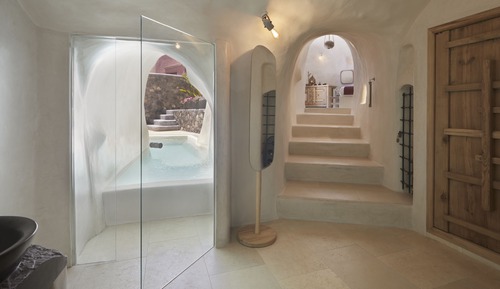 Assyrtiko Deluxe Suite with private outdoor heated pool