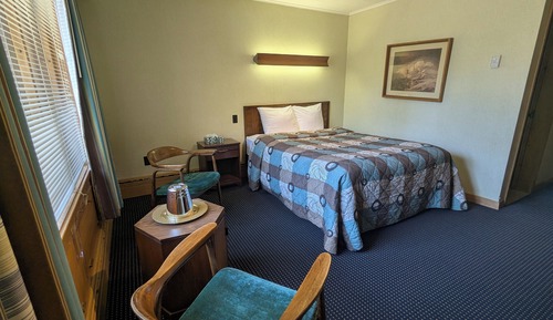 Standard Room, 1 Queen Bed