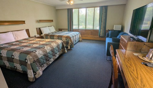 Family Room, Multiple Beds, Garden View