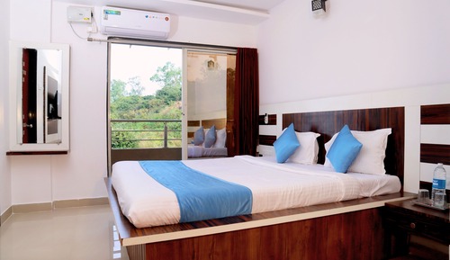 Deluxe AC Room