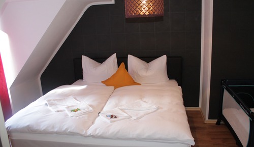 Comfort Suite, 1 Queen Bed with Sofa bed (8 Iris)